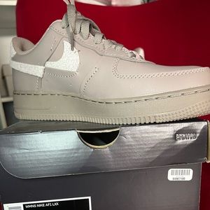 Women Brand new NIKE AIR FORCE 1 size 8.5
